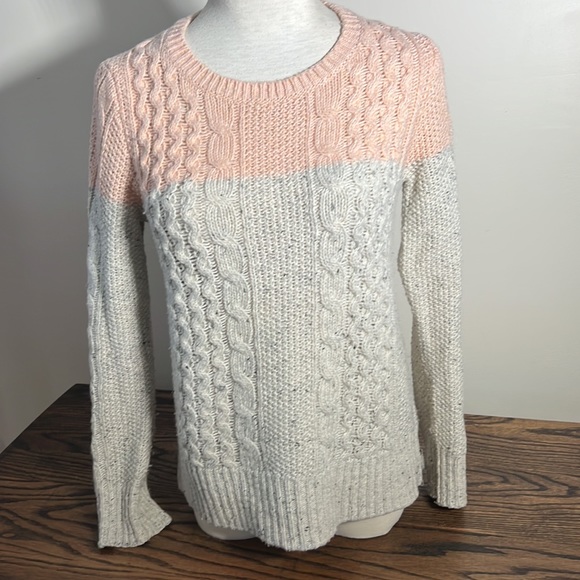 Banana Republic Sweater - Great Condition - Picture 3 of 6